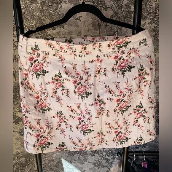 Vintage Pink Floral Skirt - Picture 5 of 8